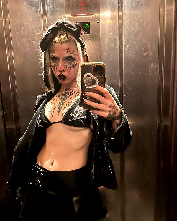 Archived image from @noyrll on Instagram