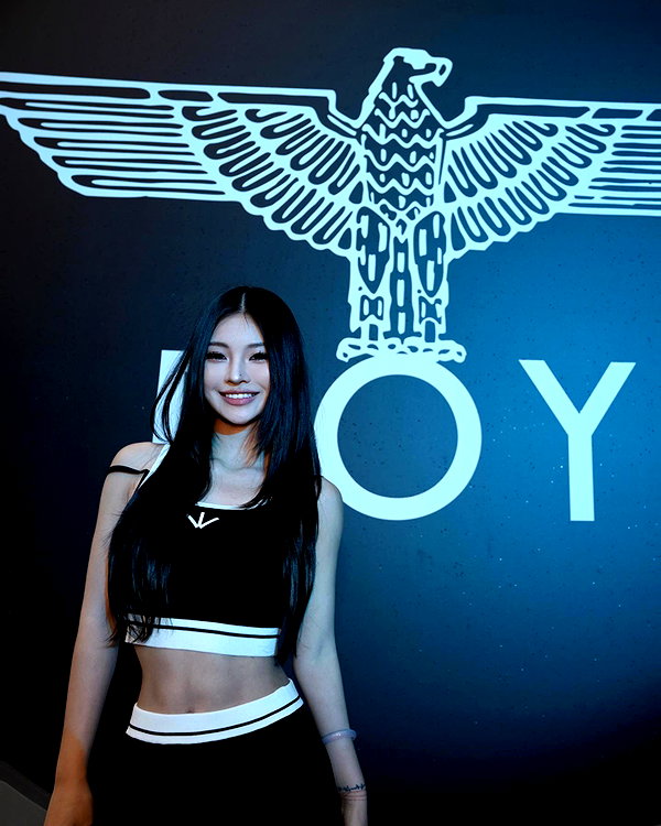 ll.lu1s instagram image archive image