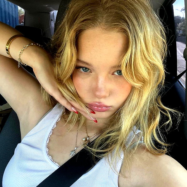 baddiesessence instagram image archive image