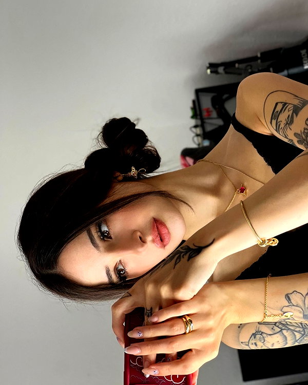 cata.leyah instagram image archive image