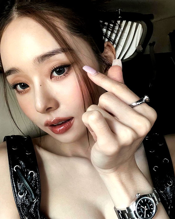 dear.zia instagram image archive image