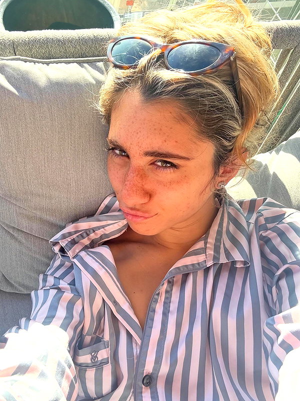 Archived image from @refaella_twina on Instagram