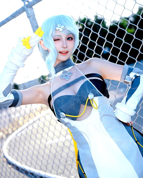 miee_cos instagram image archive image