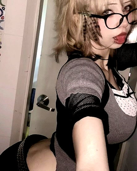 felinaaxi instagram image archive image