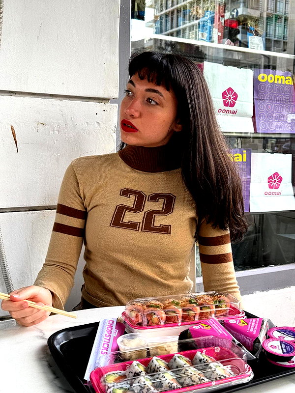 romi_henenson instagram image archive image