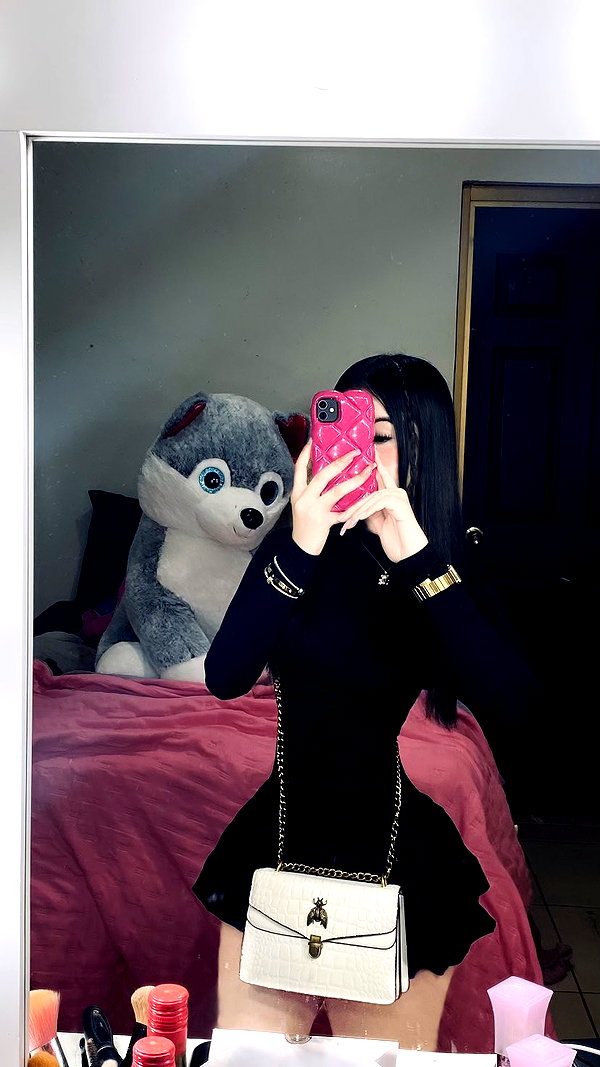 lesliesancheezz instagram image archive image