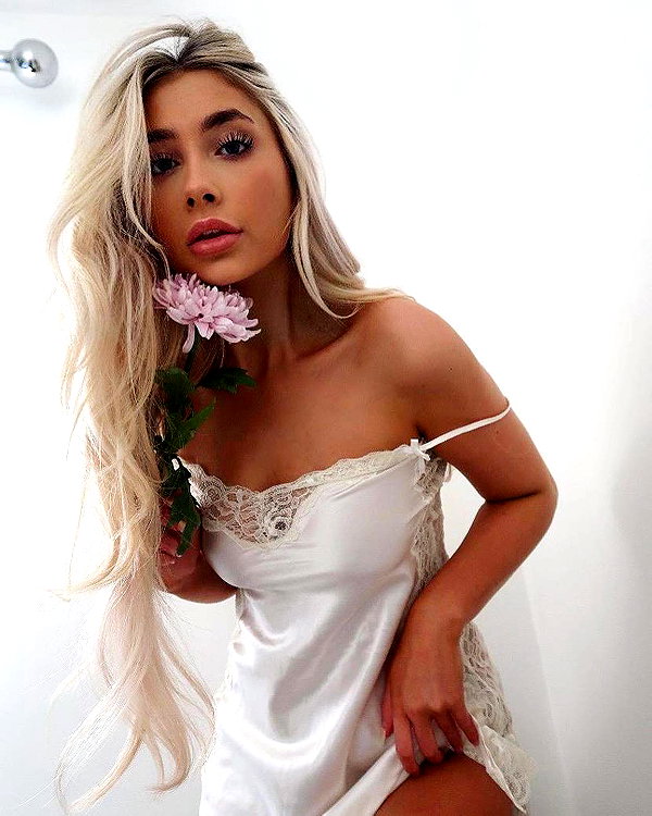 rhiannonbluee instagram image archive image