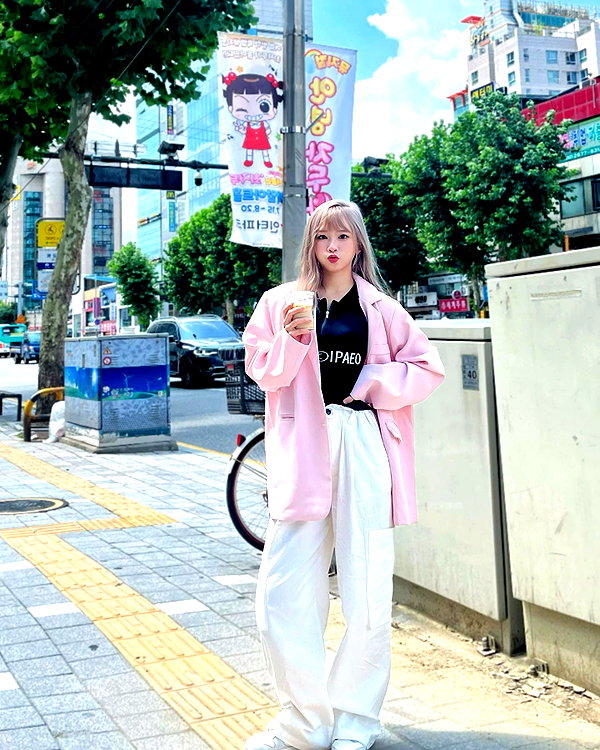 e.shao_417 instagram image archive image