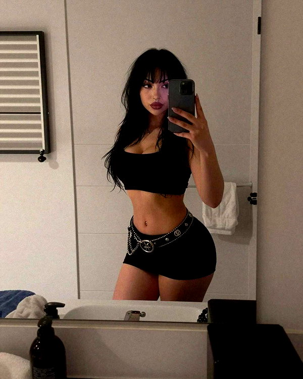 minavelez_ instagram image archive image