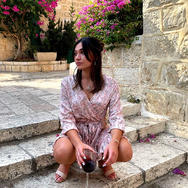 romi_henenson instagram image archive image