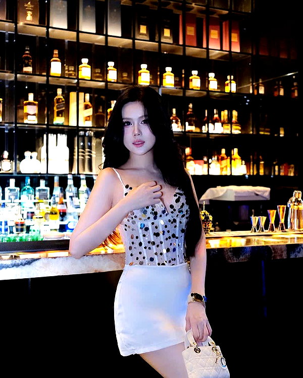 lyhythuedoxinh instagram image archive image