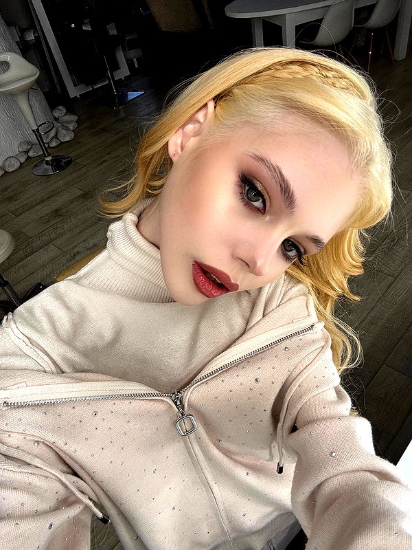 alisen.mari instagram image archive image