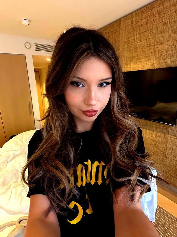 cherrycatxox instagram image archive image