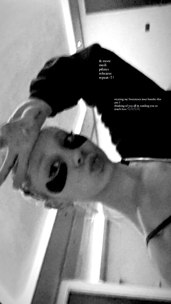 arianagrande instagram image archive image