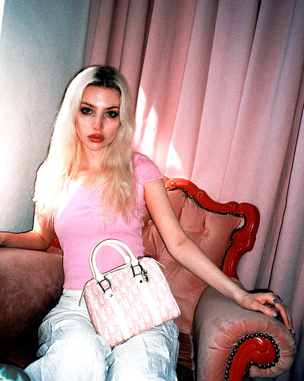 alien.hanna instagram image archive image