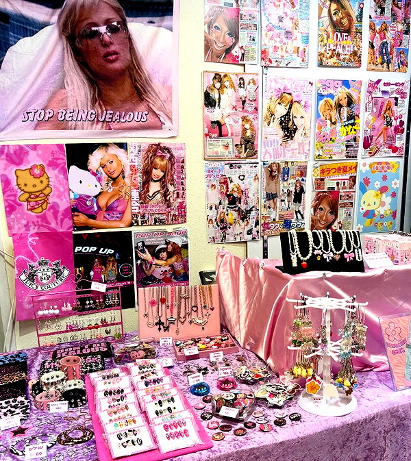Archived image from @cyberangelz.shop on Instagram