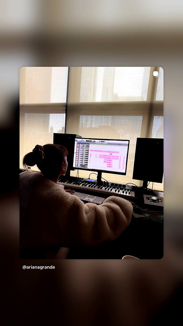 arianagrande instagram image archive image