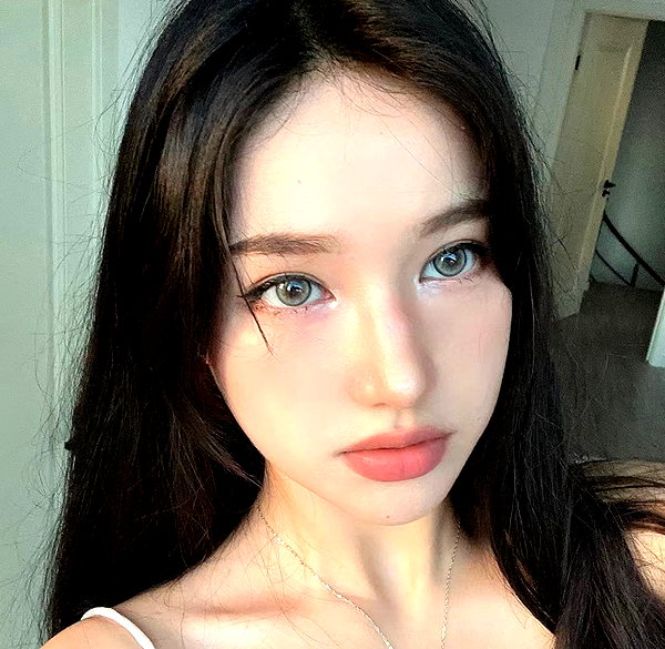 baddiesessence instagram image archive image