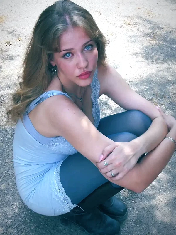 tamarli._ instagram image archive image
