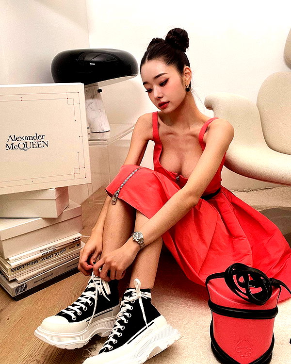 dear.zia instagram image archive image