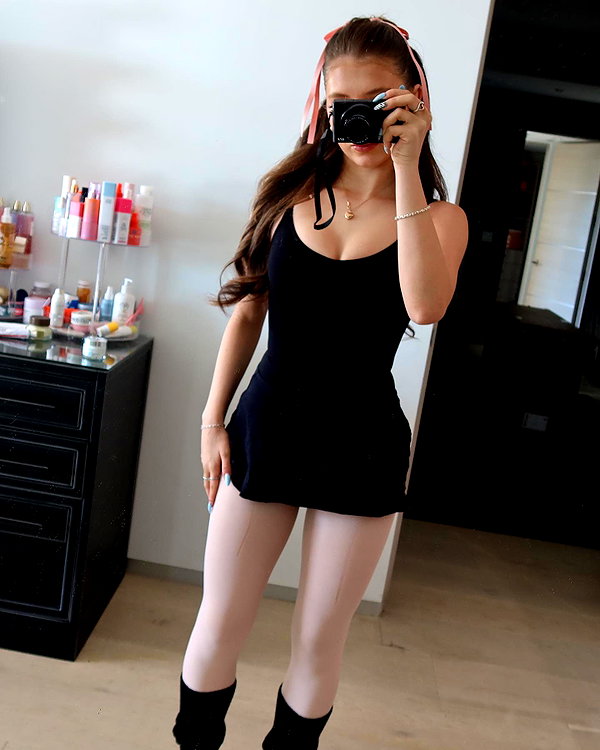 ellianawalmsley instagram image archive image