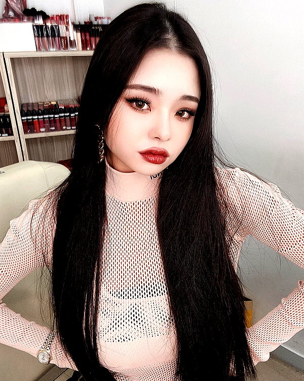 dear.zia instagram image archive image