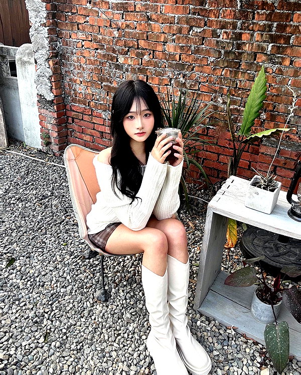 lai_931201 instagram image archive image