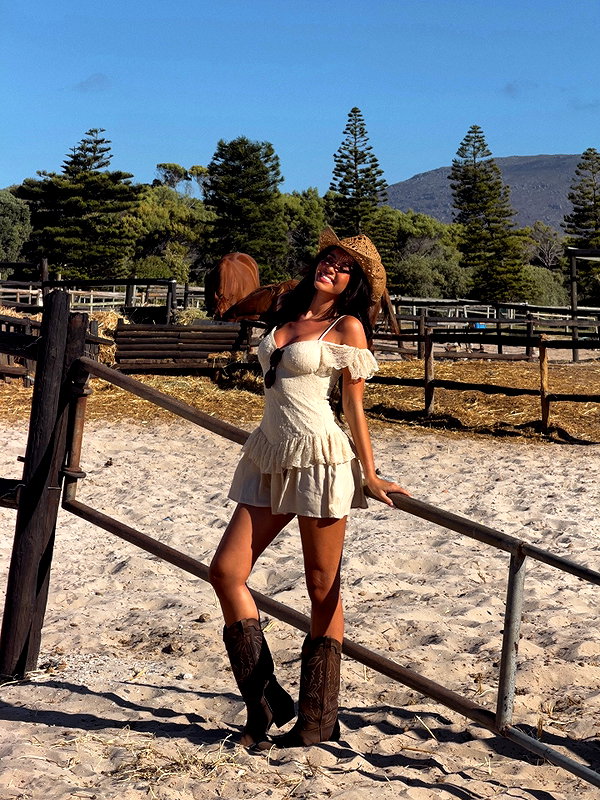zoeliss instagram image archive image