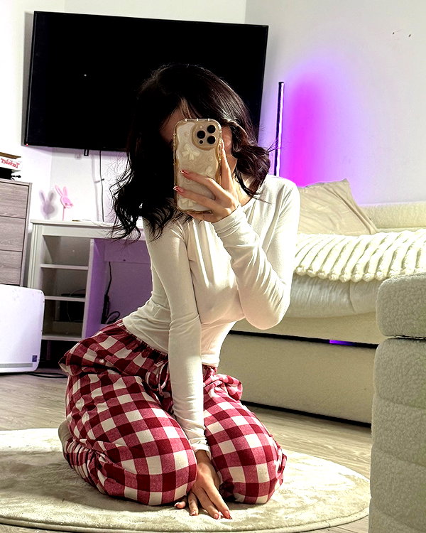 elerievans123 instagram image archive image