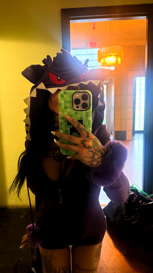 Archived image from @zommmbri on Instagram