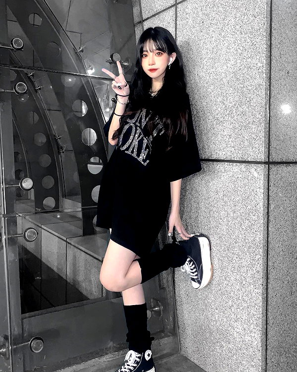 nixqq.425_ instagram image archive image