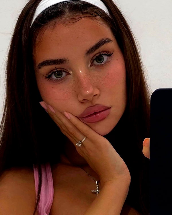 baddiesessence instagram image archive image