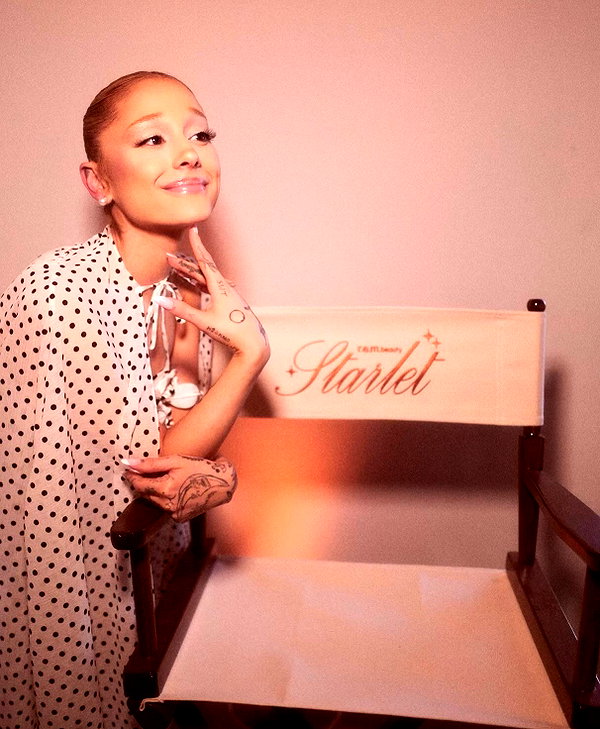 arianagrande instagram image archive image
