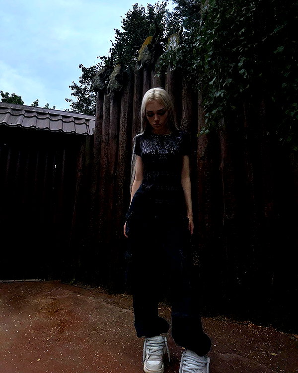 vik4au instagram image archive image