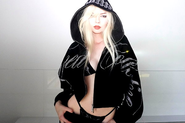 amellliiaa amellliiaa archive image
