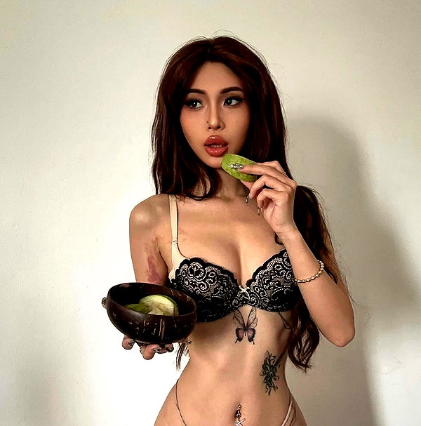 baddiesessence instagram image archive image