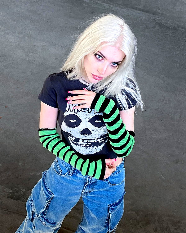 alien.hanna instagram image archive image