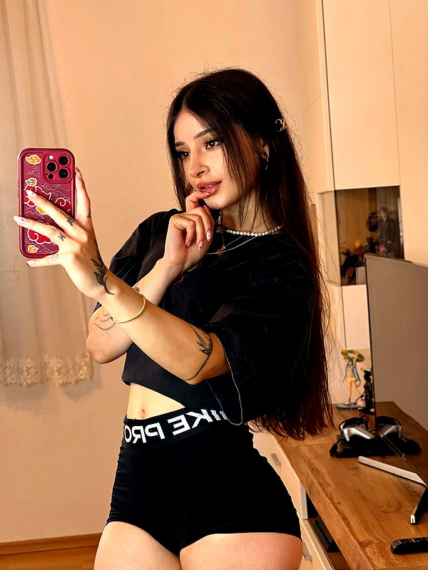 cata.leyah instagram image archive image