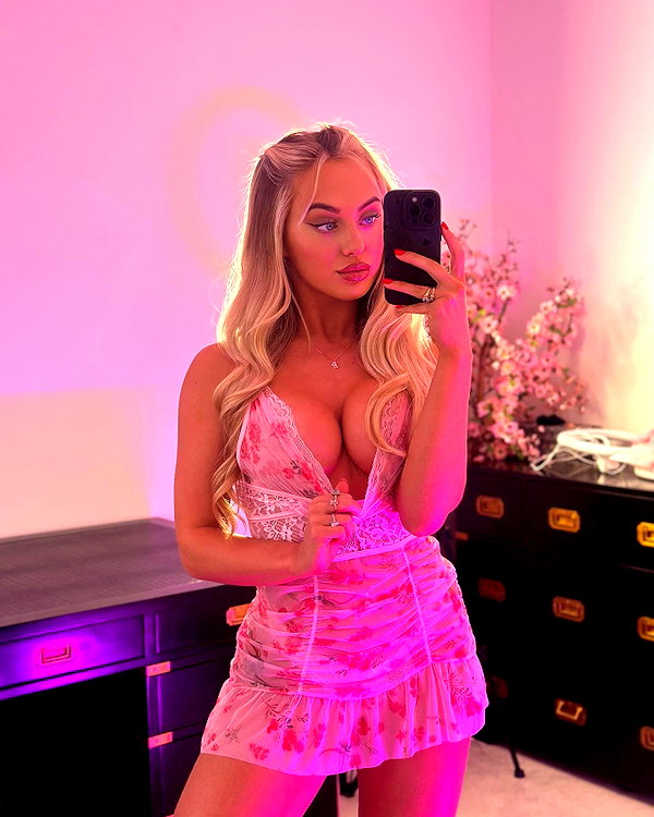 rhiannonbluee instagram image archive image