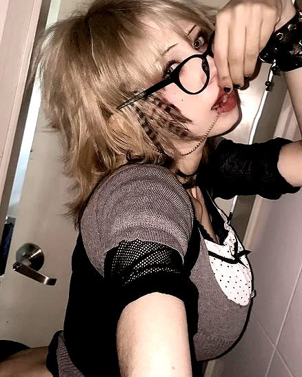 felinaaxi instagram image archive image