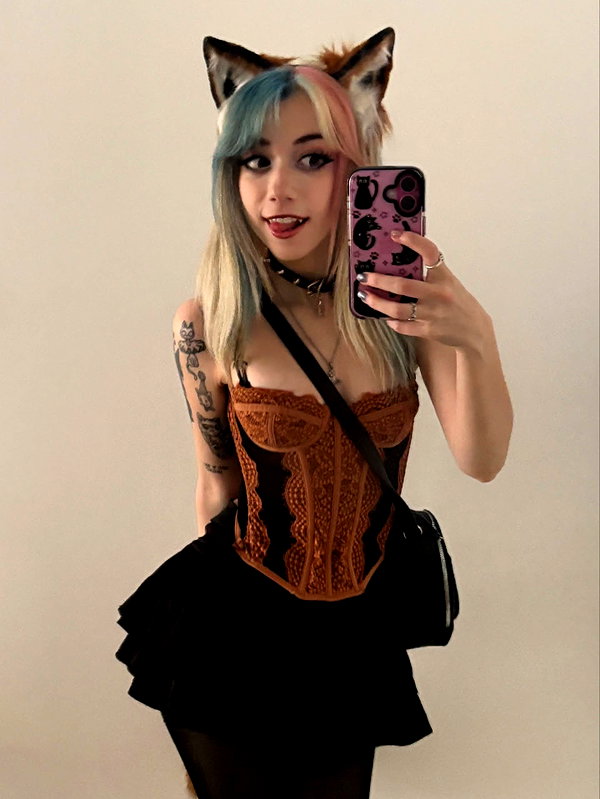 Archived image from @iluvmeww on Instagram