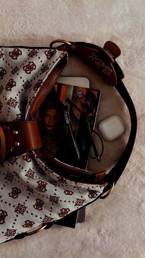 annabottoo instagram image archive image