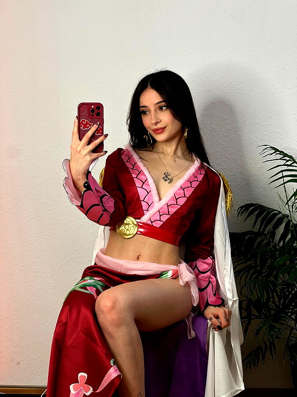 cata.leyah instagram image archive image