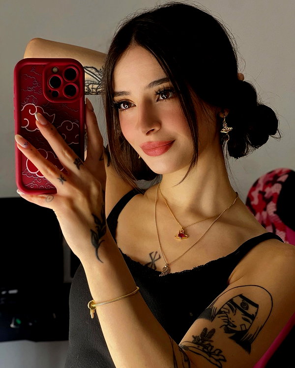 cata.leyah instagram image archive image