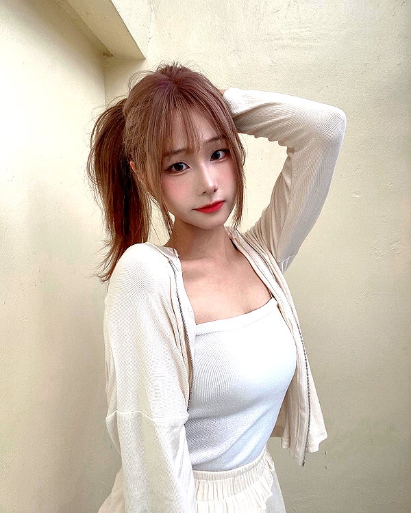 lai_931201 instagram image archive image