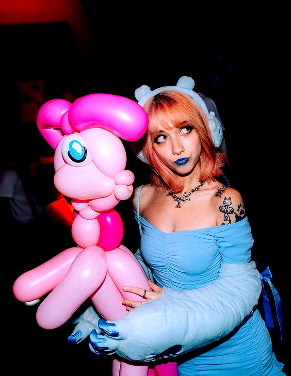 Archived image from @iluvmeww on Instagram