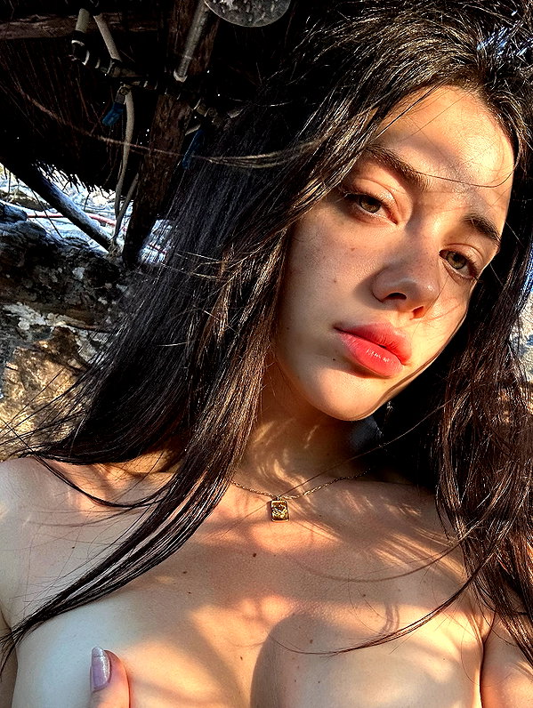 vanessa.rhd instagram image archive image