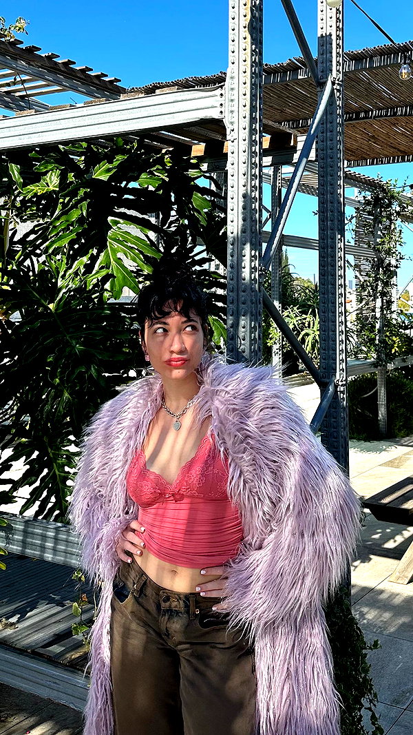 romi_henenson instagram image archive image