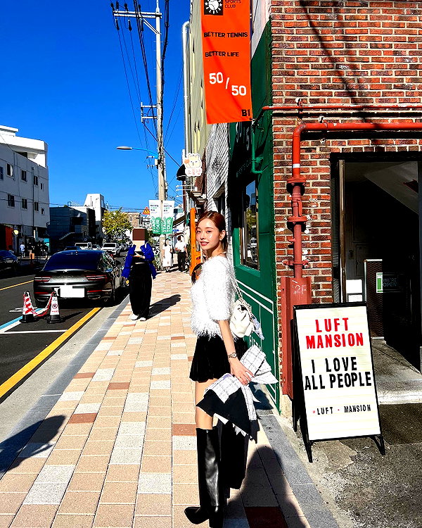 dear.zia instagram image archive image