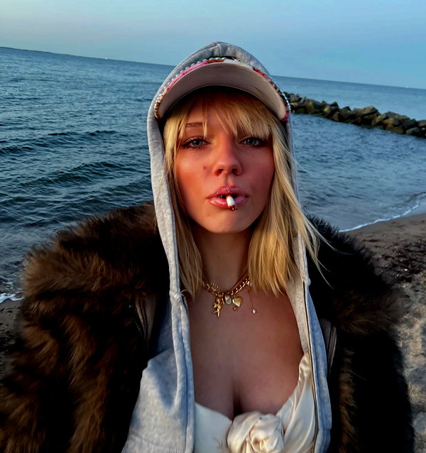 leni.bahr instagram image archive image